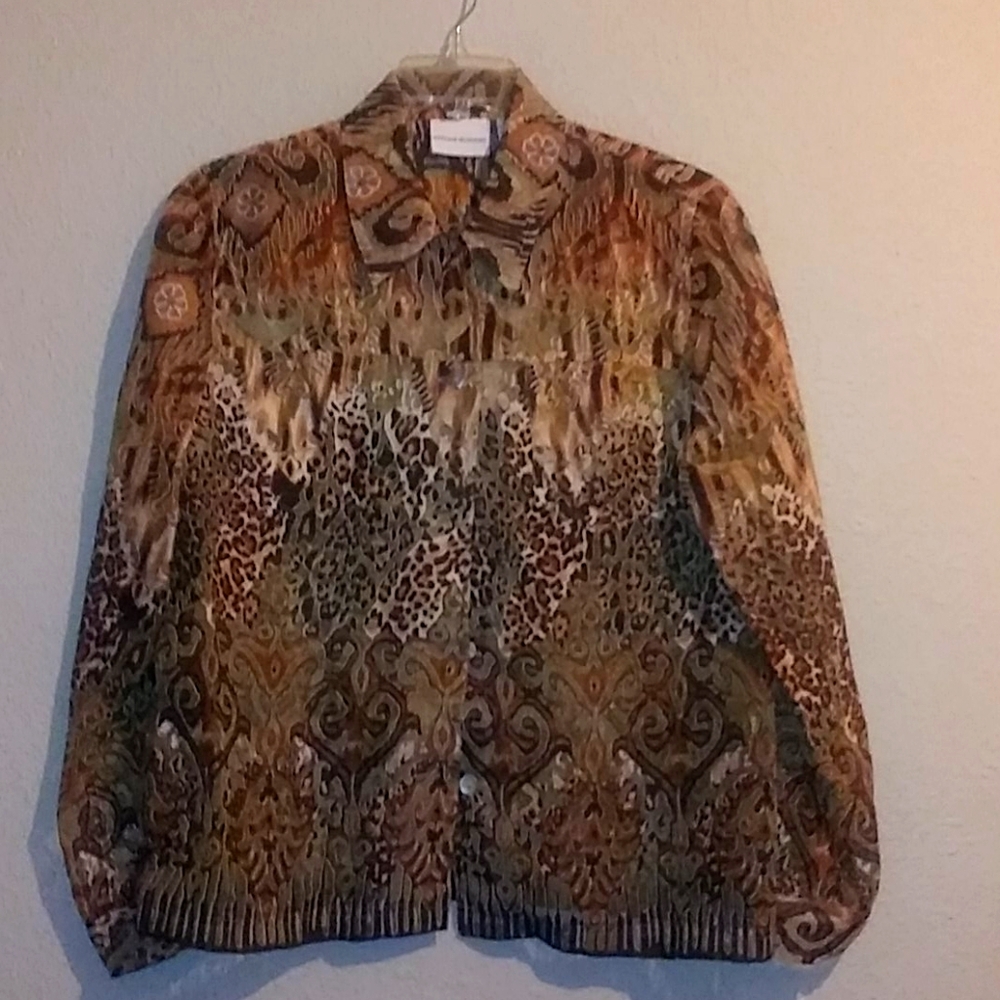 A long sleeve button at the top shirt.